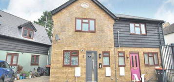 1 bed semi-detached house to rent