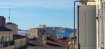 Bel appartement marseillais avec balcon et échappée mer