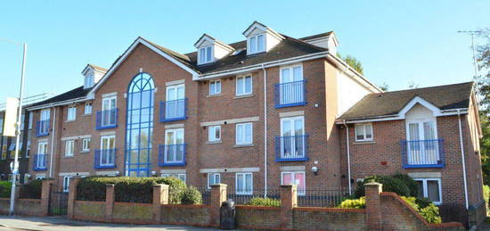 Flat to rent in Bakers Court, Colchester CO1