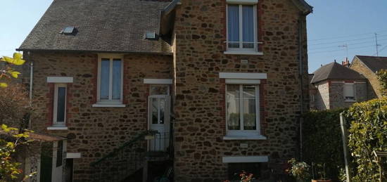 A VENDRE - BLOT IMMOBILIER - FOUGERES - Maison 6 pièces - 3 chambres - 110m² environ