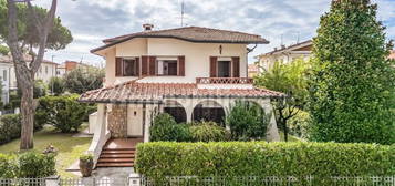 Villa unifamiliare via dei Ginepri, Lido di Camaiore, Camaiore