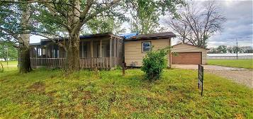 104 W Country Rd, Lewistown, MO 63452