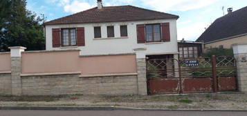 Maison de 1958, 82m2 avec sous-sol total, garage et dépendances