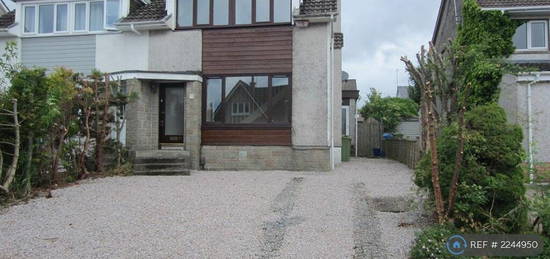 3 bedroom semi-detached house