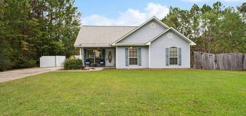 906 Dicks St, Waveland, MS 39576