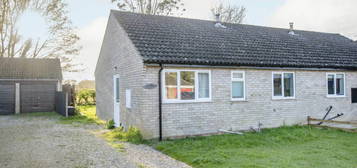 Bungalow to rent in Burgess Way, Brooke NR15