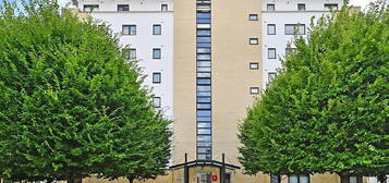 Flat to rent in Ocean Wharf, 60 Westferry Road, London E14