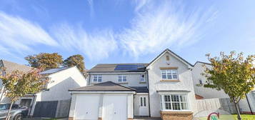 5 bedroom detached house