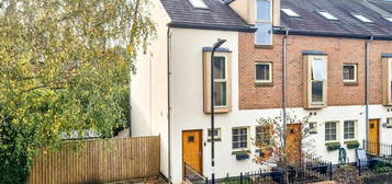 5 bedroom end of terrace house for sale