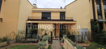 Villa a schiera via Alberto da Giussano 51, Centro, Biassono