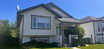 6209 54th St, Rocky Mountain House, AB T4T 1P1