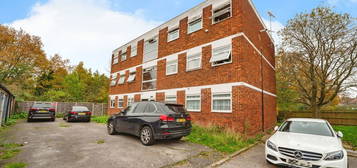 Flat for sale in Andover Close, Greenford UB6