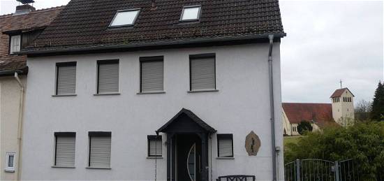 Zwangsversteigerung - Ein-/Zweifamilienhaus als Doppelhaus in Cornberg - provisionsfrei für Ersteher