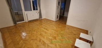 Apartament 2 camere renovat, in imobil retras, fara risc s