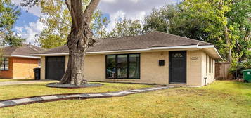 10205 Oboe Dr, Houston, TX 77025