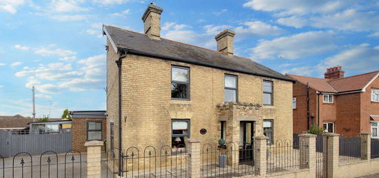 5 bed detached house for sale