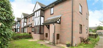Terraced house to rent in Queensbury Close, Bedford, Bedfordshire MK40