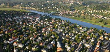 DACHGESCHOSS-WOHNUNG IN RUHIGER LAGE