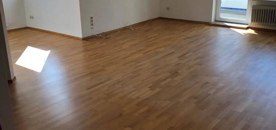 3-Zimmer-Wohnung mit Garage und 2 Balkonen