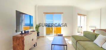 Apartamento T3 Mobilado com Varanda, Vista Mar, Elevador e Garagem no Centro da Ericeira