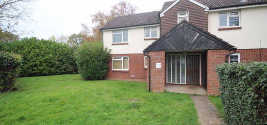 Flat to rent in Shakespeare Road, Tonbridge TN9