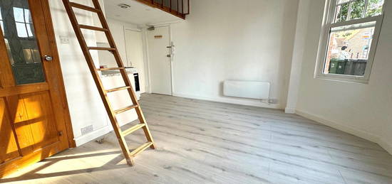 Studio to rent in Meads Street, Eastbourne BN20