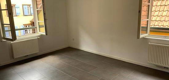 Appartement  à louer, 3 pièces, 2 chambres, 80 m²