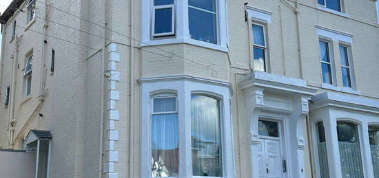 Flat to rent in Cromwell Parade, Scarborough YO11