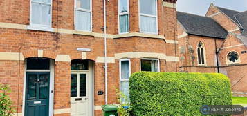 5 bedroom terraced house