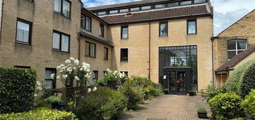 Flat to rent in Albion Court, Queen Street, Chelmsford, Essex CM2