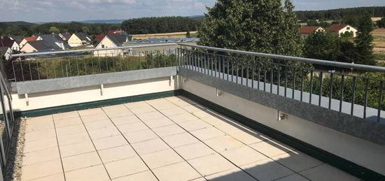 Moderne, großzügige 2,5-Zimmer-Dachterrassenwohnung in Hemhofen