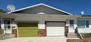 5844 S 45th Ave, Lacombe, AB T4L 1T8