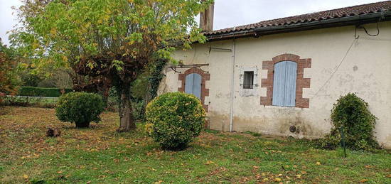 Maison mitoyenne à vendre de 75 m² environ + 45 m² environ de dépendances 33840