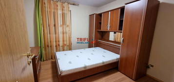 Apartament de inchiriat 2 camere etaj 1 zona buna Cetate