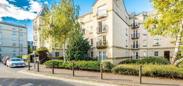 2 bed flat for sale