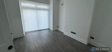 4 bedroom end of terrace house