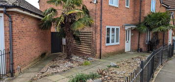 3 bedroom semi-detached house to rent