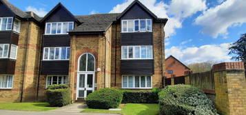 Flat to rent in River Meads, Stanstead Abbotts, Ware SG12