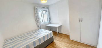 Room to rent in Kenton Road, Kenton, Harrow HA3