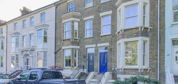 2 bed maisonette for sale