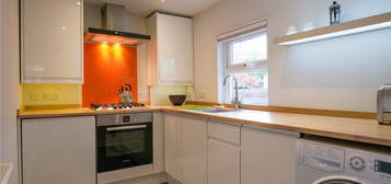 2 bed terraced house to rent