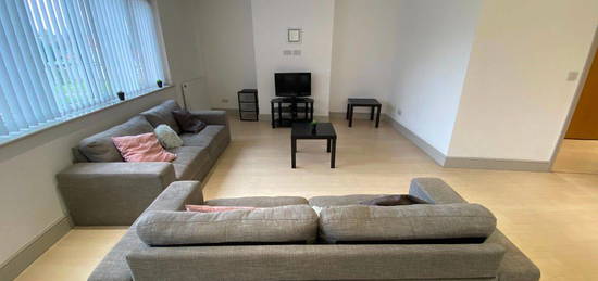 4 bed flat to rent