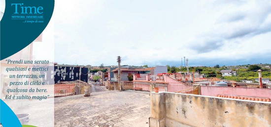 Casa indipendente con terrazza e corte - Acireale