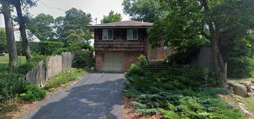 7 Commack Rd, Sound Beach, NY 11789