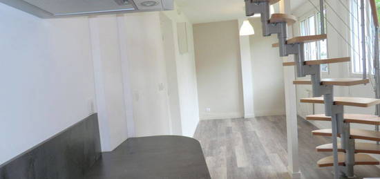 Duplex contemporain, lumineux, situé bd Jules Verne, très proche rond point de Paris