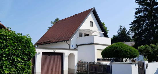 Helle 2 Zimmer Wohnung in Germering. mit ca 12 m2 großer Terasse.