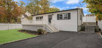 87 Lorring Street, Patchogue, NY 11772