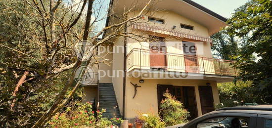 Villa unifamiliare, buono stato, 180 m², Sant'Alessio - Carignano, Lucca