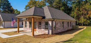 70 Lafayette St, Water Valley, MS 38965