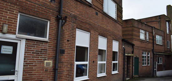 Flat to rent in Flat 3, 11 High Street, Alfreton DE55